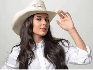 Ana_Castela_Da_Fazenda ao_Topo_das_Paradas